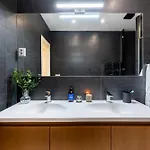 Days - Two Bedroom Riverside With Gramophone Apartman