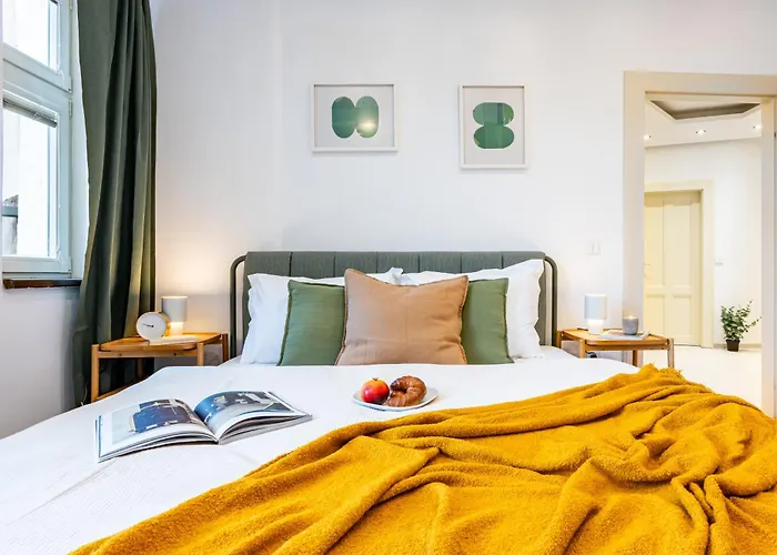 Days - Two Bedroom Riverside With Gramophone *